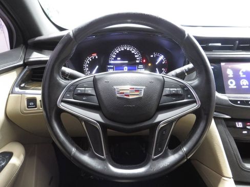 Used 2017 Cadillac XT5 FWD image 16