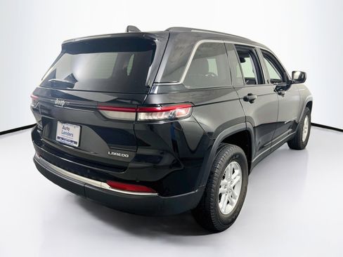 Used 2023 Jeep Grand Cherokee Laredo w/ Luxury Tech Group I AWD/4WD image 5