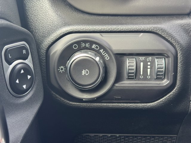 Used 2018 Jeep Wrangler Unlimited Sport S AWD/4WD image 23