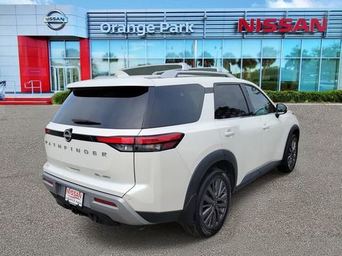 Used 2023 Nissan Pathfinder SL w/ SL Premium Package image 2