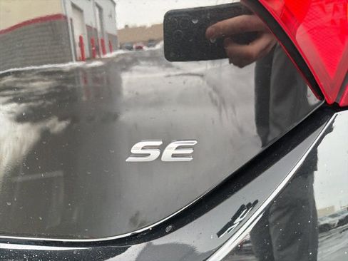 Used 2019 Toyota Corolla SE image 9