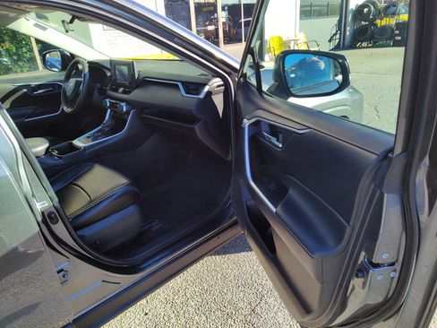Used 2022 Toyota RAV4 XLE image 19