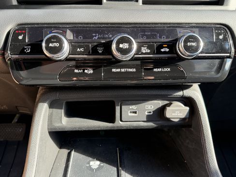 Used 2025 Honda Pilot TrailSport image 26