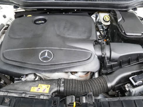 Used 2018 Mercedes-Benz GLA 250 4MATIC image 33