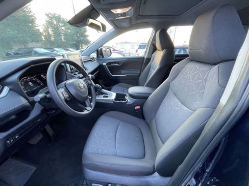 Used 2025 Toyota RAV4 XLE image 27