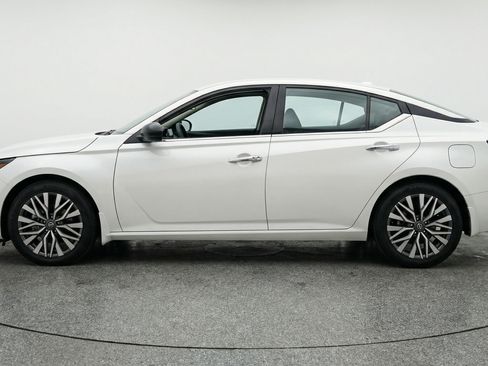 Used 2025 Nissan Altima 2.5 SV FWD image 5