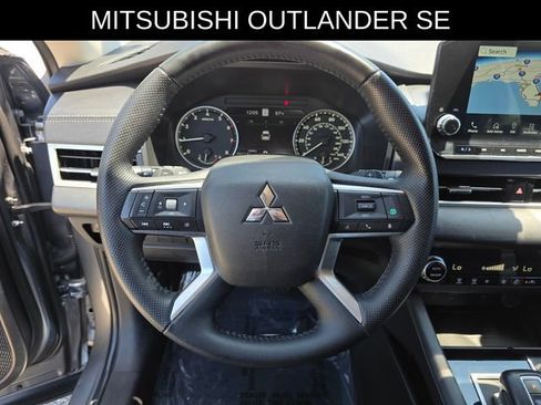 Used 2024 Mitsubishi Outlander SE Black Edition FWD image 30