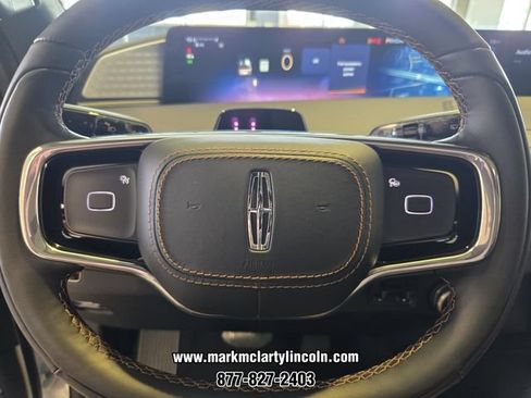 New 2026 Lincoln Navigator L Black Label AWD/4WD image 19