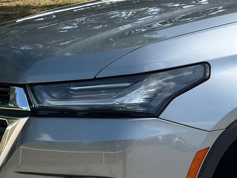 Used 2023 Chevrolet Traverse LS w/ Safety Package FWD image 9