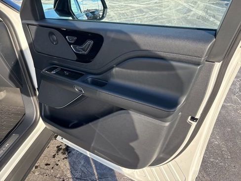 Used 2025 Lincoln Aviator Reserve w/ Jet Appearance Package AWD/4WD image 7
