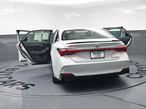 Used 2022 Toyota Avalon Touring w/ Advanced Safety Package image 29