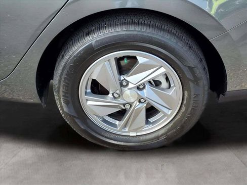 Certified 2025 Hyundai Elantra SE image 19