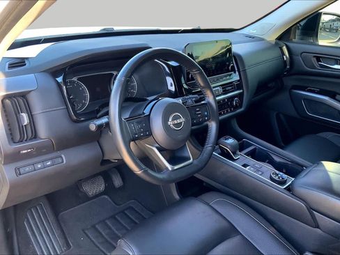 Used 2024 Nissan Pathfinder SL w/ SL Premium Package AWD/4WD image 16