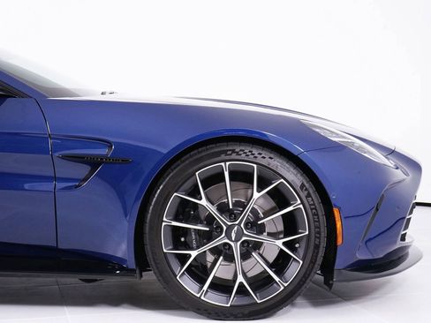 Used 2025 Aston Martin V8 Vantage Coupe image 16