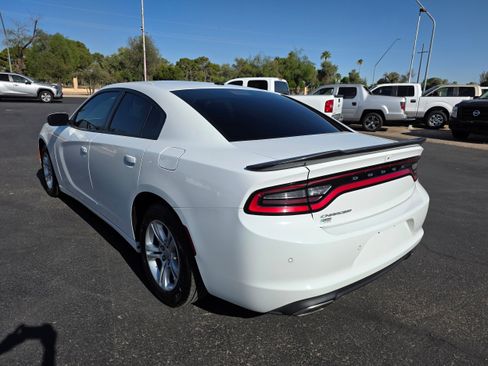 Used 2019 Dodge Charger SXT RWD image 3