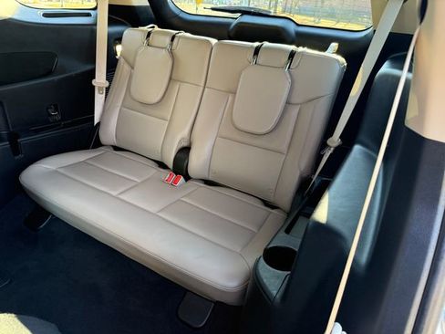 Used 2022 Ford Explorer XLT w/ Equipment Group 202A image 7