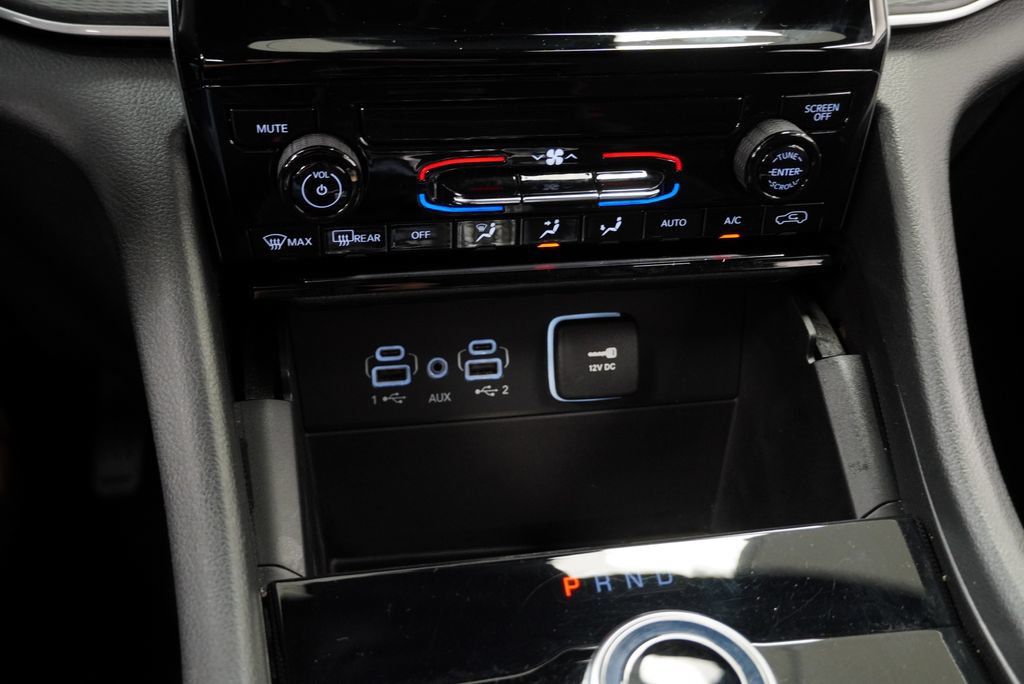 Certified 2024 Jeep Grand Cherokee Laredo AWD/4WD image 29