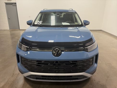 Certified 2025 Volkswagen Tiguan SE AWD/4WD image 11