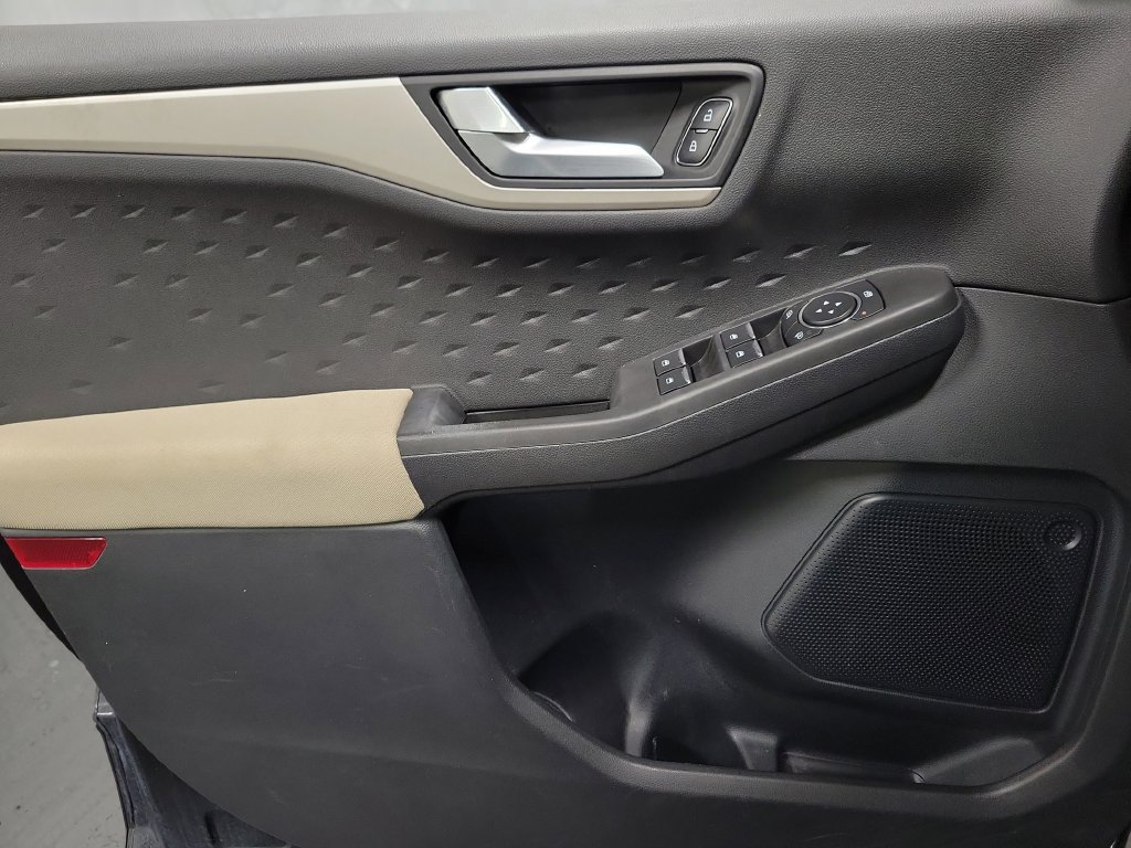 Used 2020 Ford Escape SE FWD image 25