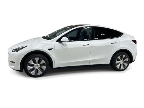 Certified 2023 Tesla Model Y AWD image 3
