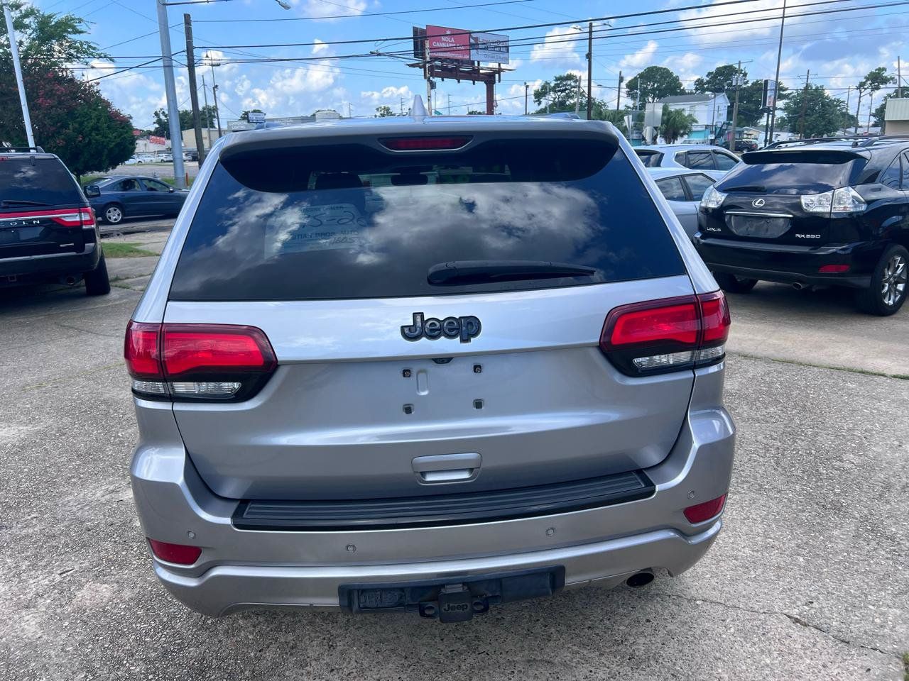 Used 2017 Jeep Grand Cherokee Altitude RWD image 5