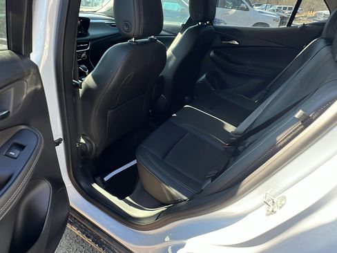 Used 2024 Buick Encore GX Sport Touring image 23