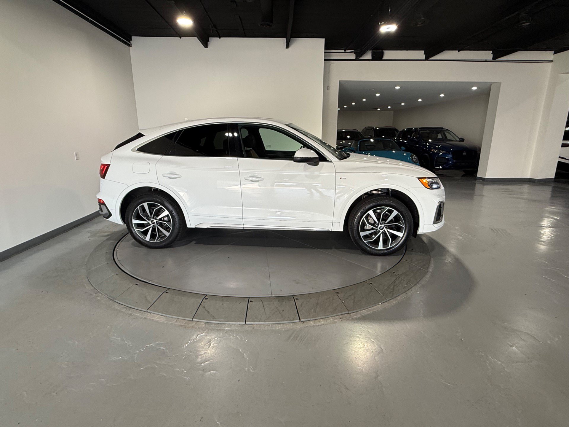 Used 2023 Audi Q5 2.0T Premium w/ Convenience Package AWD/4WD image 8
