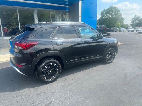 Used 2023 Chevrolet TrailBlazer LT image 2