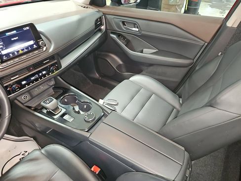 Used 2023 Nissan Rogue SV w/ SV Premium B Package image 32