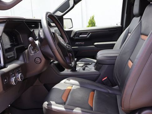 Certified 2025 GMC Sierra 1500 AT4 w/ Technology Package AWD/4WD image 19
