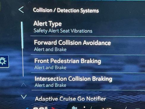 Used 2024 Chevrolet Traverse LT image 14