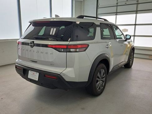 Used 2023 Nissan Pathfinder SV FWD image 5