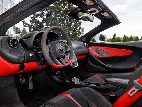 Used 2019 McLaren 570S Spider image 26