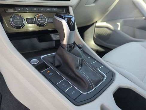 Used 2024 Volkswagen Jetta SE image 37