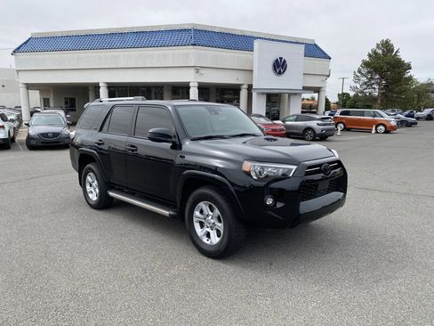 Used 2022 Toyota 4Runner SR5 RWD image 33