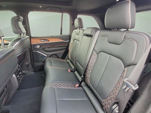 Used 2023 Jeep Grand Cherokee Summit AWD/4WD image 17