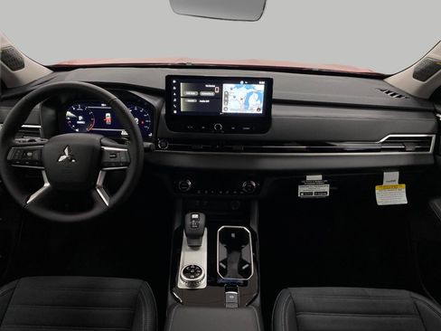 New 2025 Mitsubishi Outlander SE image 20