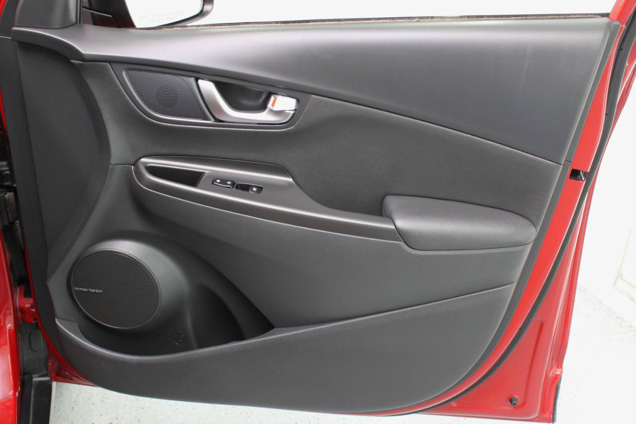 Used 2023 Hyundai Kona Limited AWD/4WD image 49