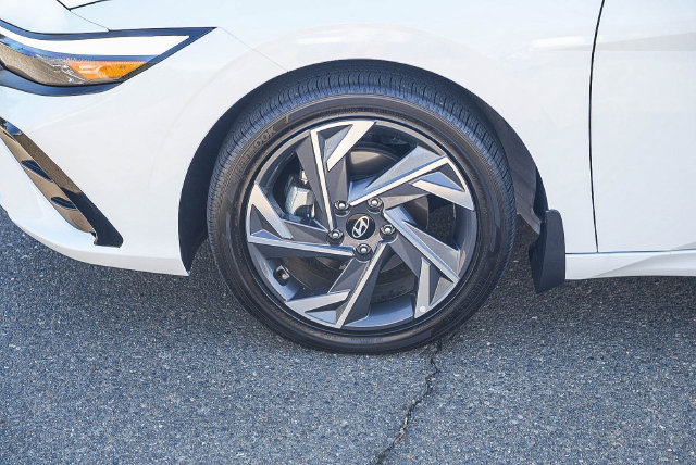 Certified 2025 Hyundai Elantra SEL FWD image 11