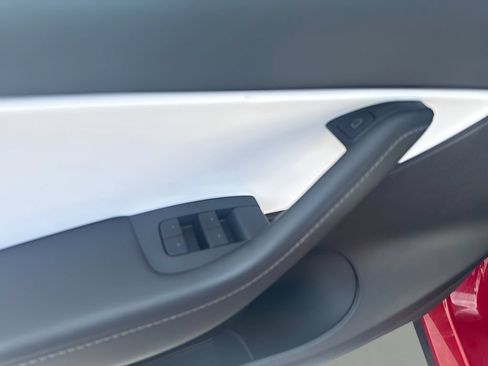 Used 2021 Tesla Model Y Long Range AWD/4WD image 17