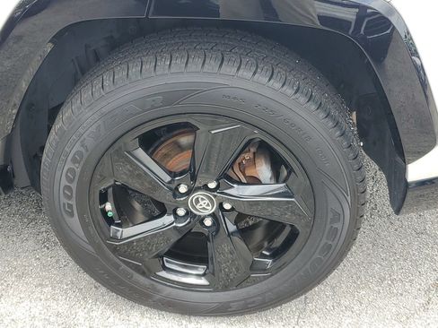 Used 2019 Toyota RAV4 XSE w/ XSE Weather Package AWD/4WD image 8