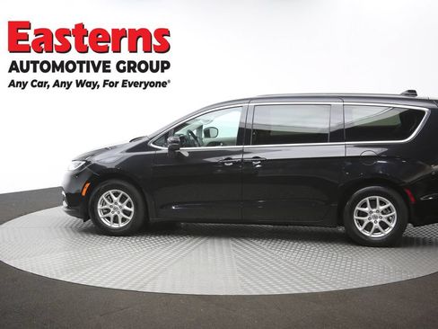 Used 2023 Chrysler Pacifica Touring-L FWD image 60