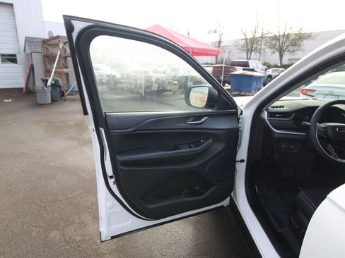 Used 2023 Jeep Grand Cherokee Laredo w/ Luxury Tech Group I AWD/4WD image 9