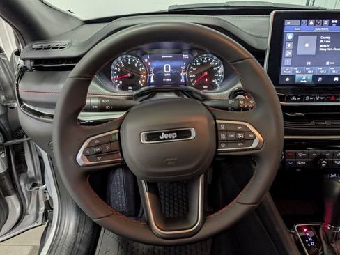 Used 2025 Jeep Compass Trailhawk AWD/4WD image 16