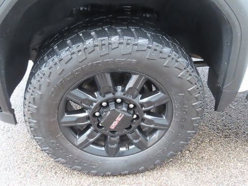 Used 2024 GMC Sierra 2500 AT4 w/ AT4 Preferred Package image 16