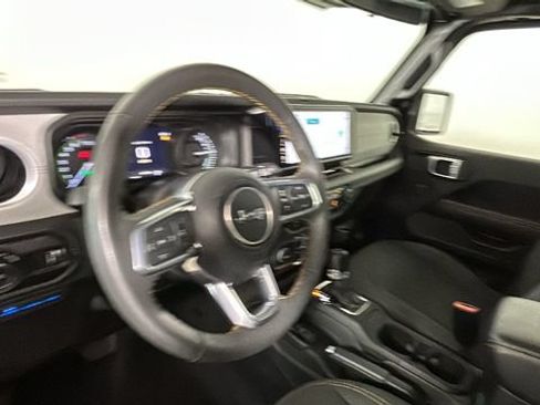 Used 2024 Jeep Wrangler Unlimited Sahara AWD/4WD image 12
