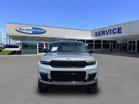 Used 2023 Jeep Grand Cherokee L Summit AWD/4WD image 3