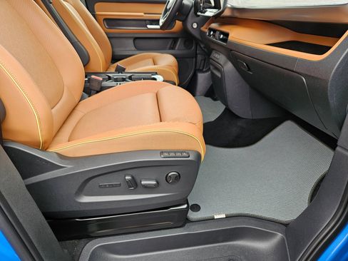 Used 2025 Volkswagen ID. Buzz Pro S Plus w/ Cupholders Package AWD/4WD image 29