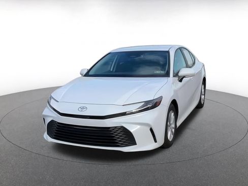 Used 2025 Toyota Camry LE image 6