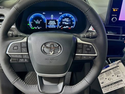 New 2026 Toyota Sienna Platinum image 11